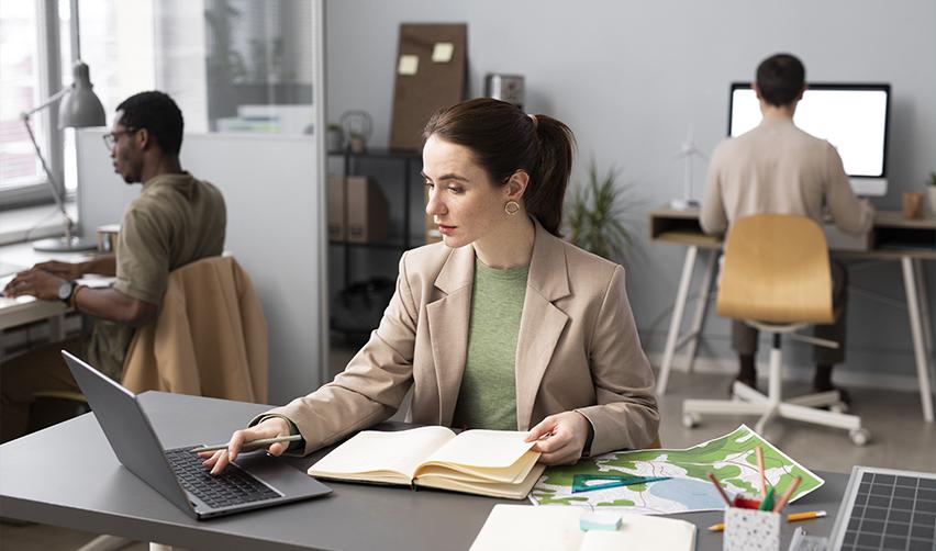 An H1B worker or employment based visa holder having to return to office to work.