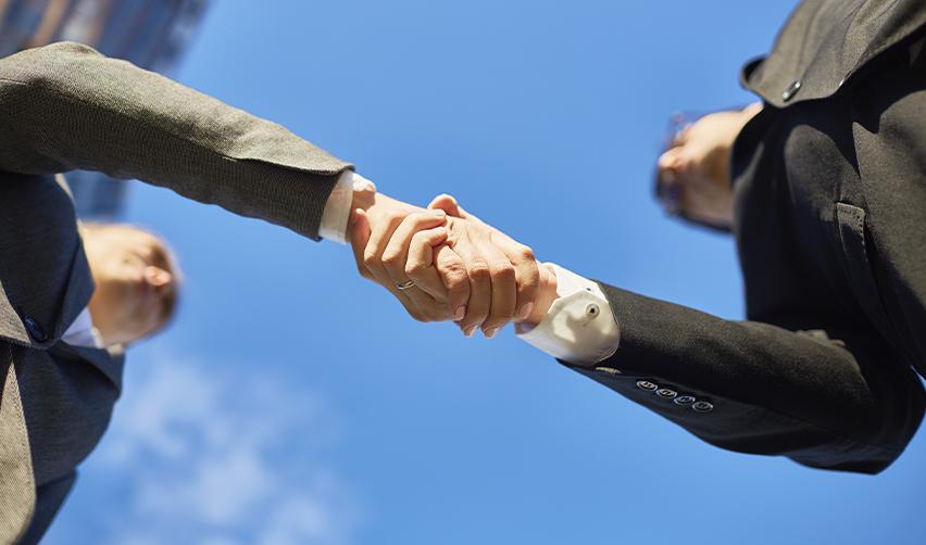 Close-up of a handshake between business professionals, symbolizing the opportunities for entrepreneurs to connect with American customers and talent through the EB5 visa.
