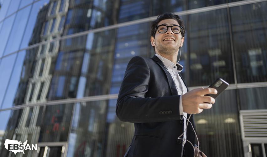 The EB5AN logo next to an EB5 investor enjoying the freedom to work and live in the U.S. without H1B visa restrictions, thanks to EB5 regional center investments.