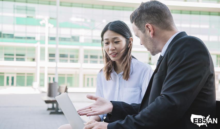 Professional meeting between an EB5 investor and an EB5AN representative, discussing Eb5 visa investment opportunities for U.S. permanent residency.